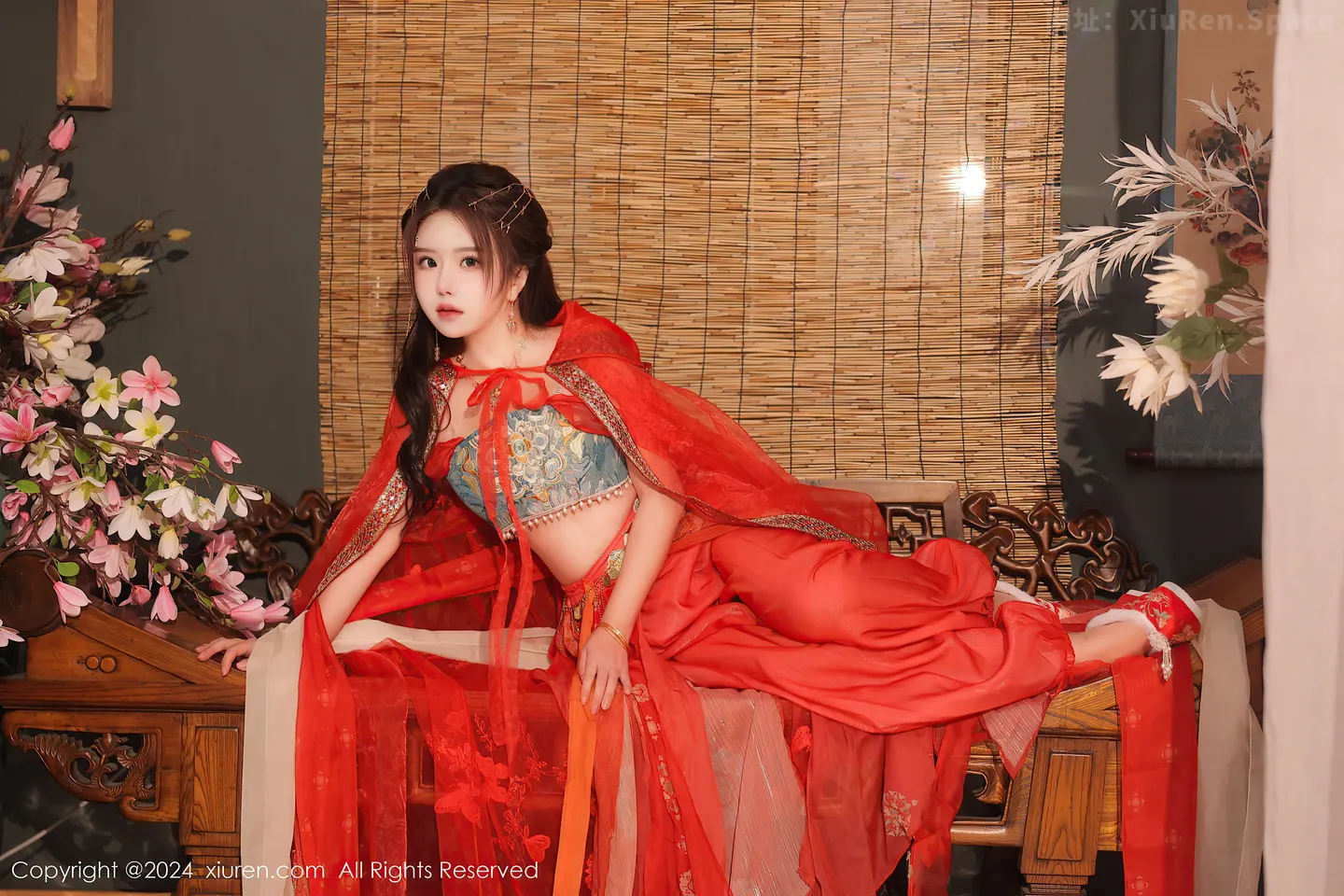 图片[2]-[XiuRen秀人网]VOL.8146 模特小薯条nienie性感红色古装服饰配白丝袜秀完美身材诱惑写真82P-秀人网官方网站